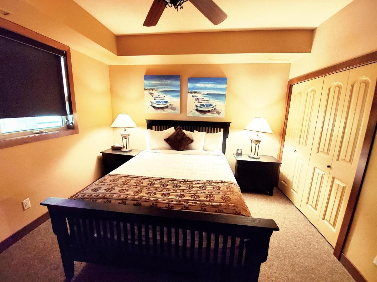 Cozystay Signature Lake Okanagan Resort Kelowna Exterior photo