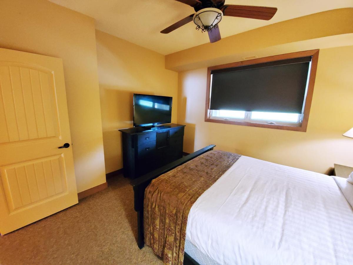 Cozystay Signature Lake Okanagan Resort Kelowna Exterior photo