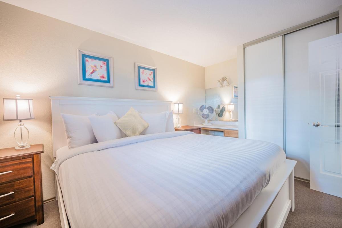 Cozystay Signature Lake Okanagan Resort Kelowna Exterior photo