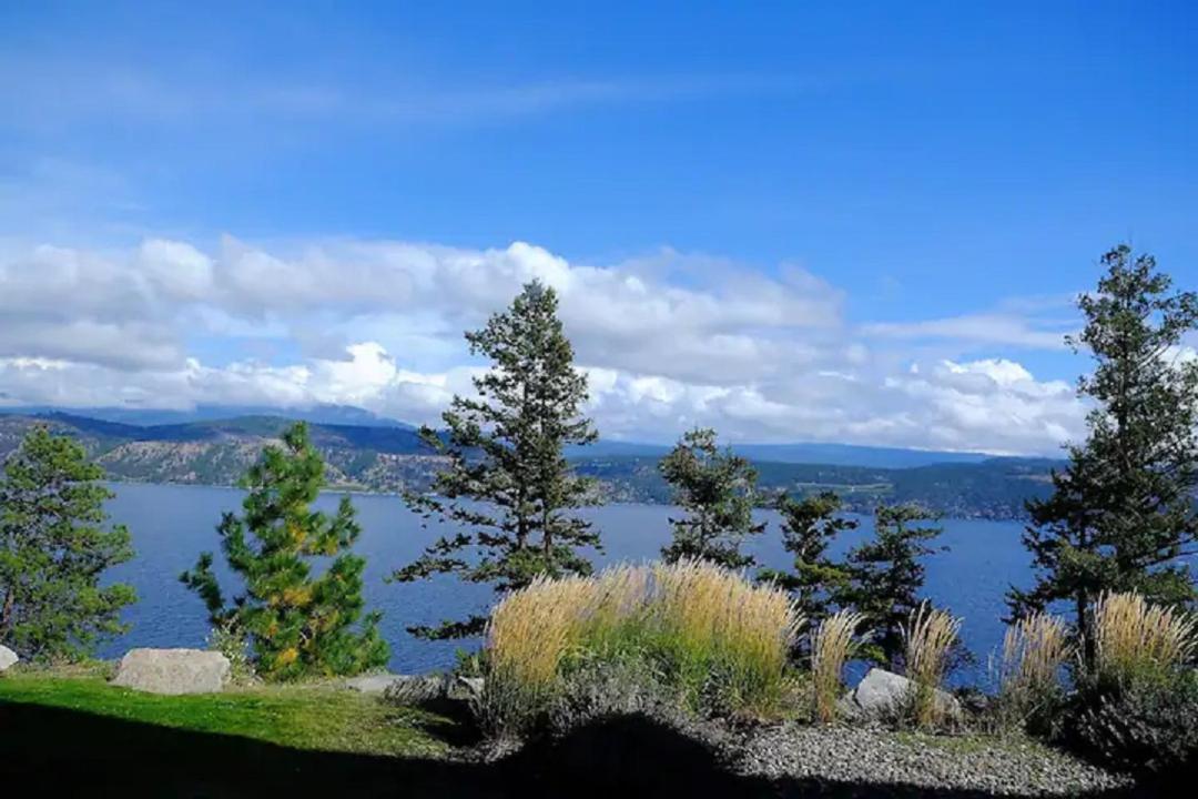 Cozystay Signature Lake Okanagan Resort Kelowna Exterior photo