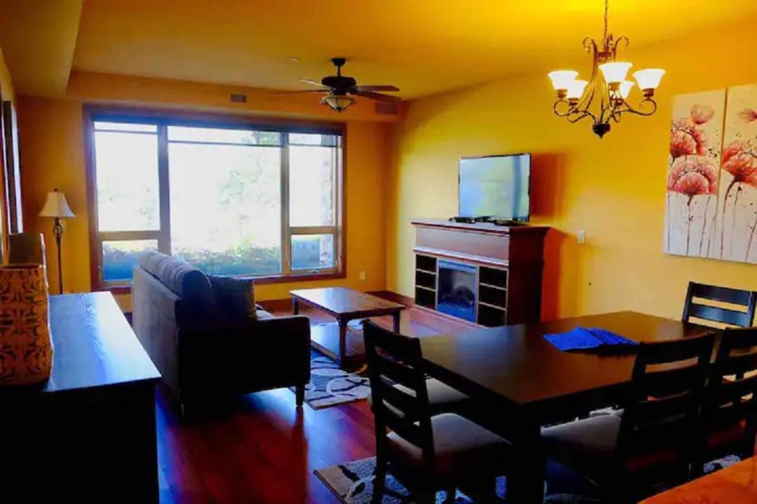 Cozystay Signature Lake Okanagan Resort Kelowna Exterior photo