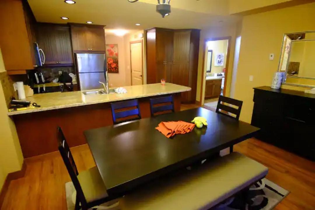 Cozystay Signature Lake Okanagan Resort Kelowna Exterior photo