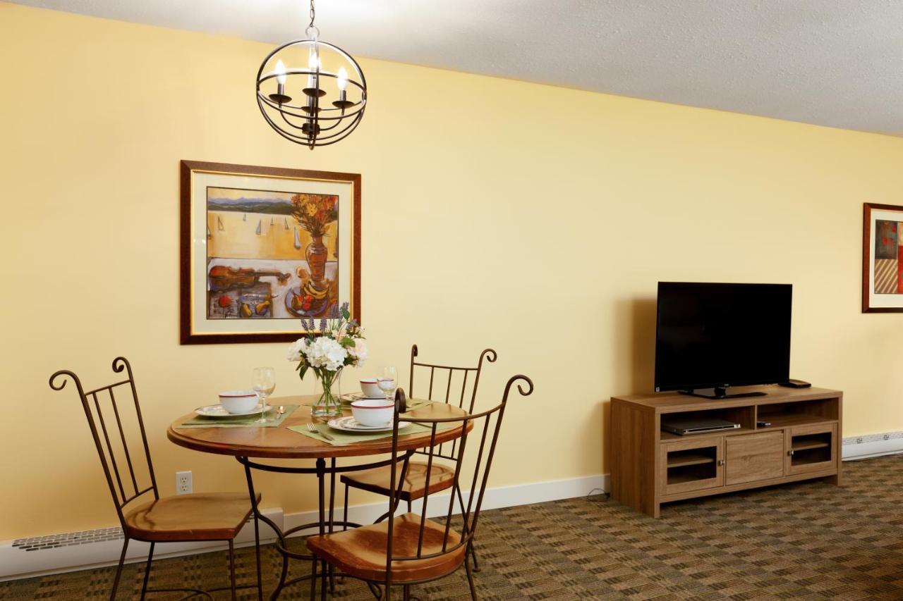 Cozystay Signature Lake Okanagan Resort Kelowna Exterior photo