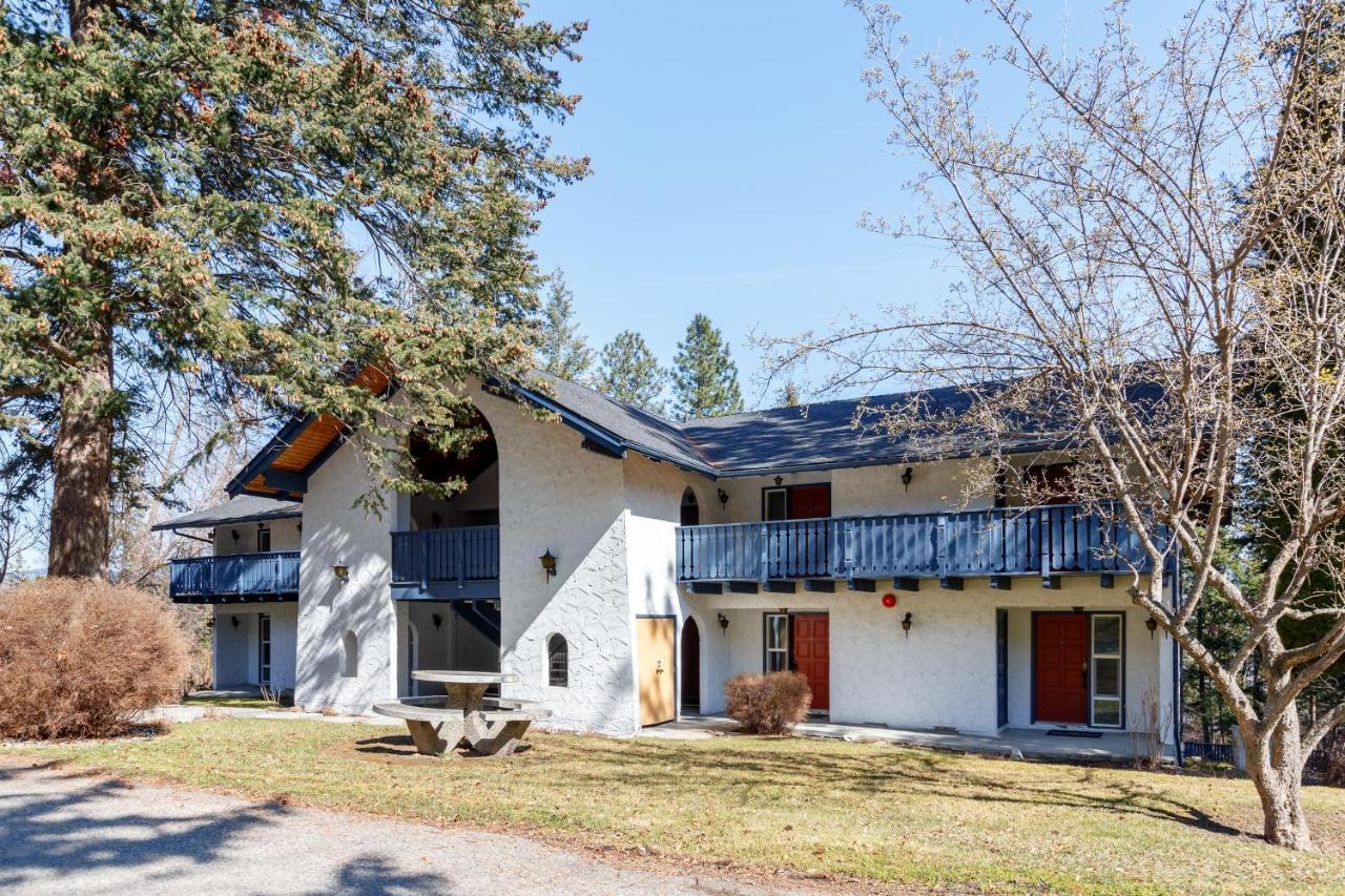 Cozystay Signature Lake Okanagan Resort Kelowna Exterior photo